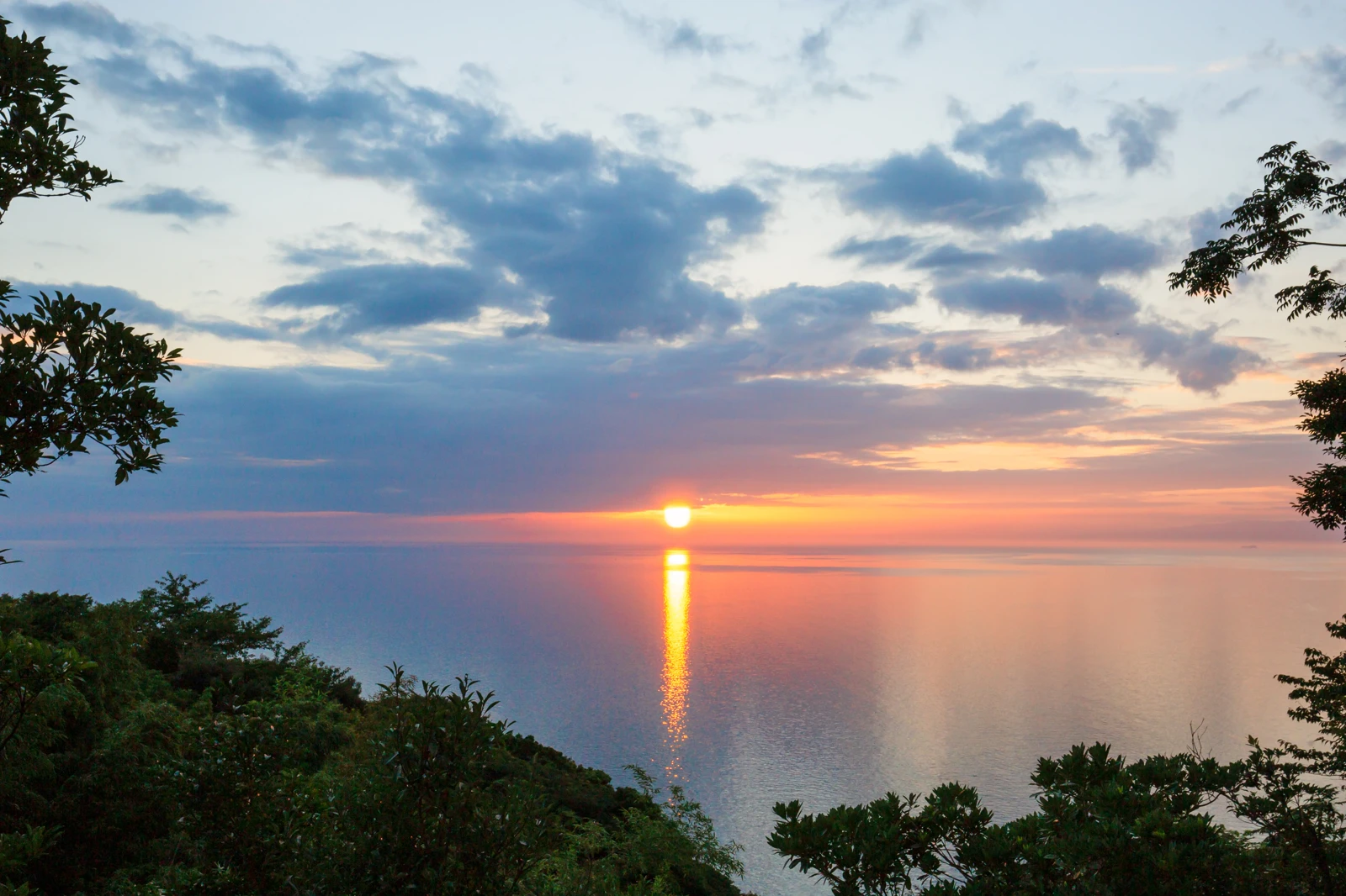 villa sedonaから望む海に沈む夕日